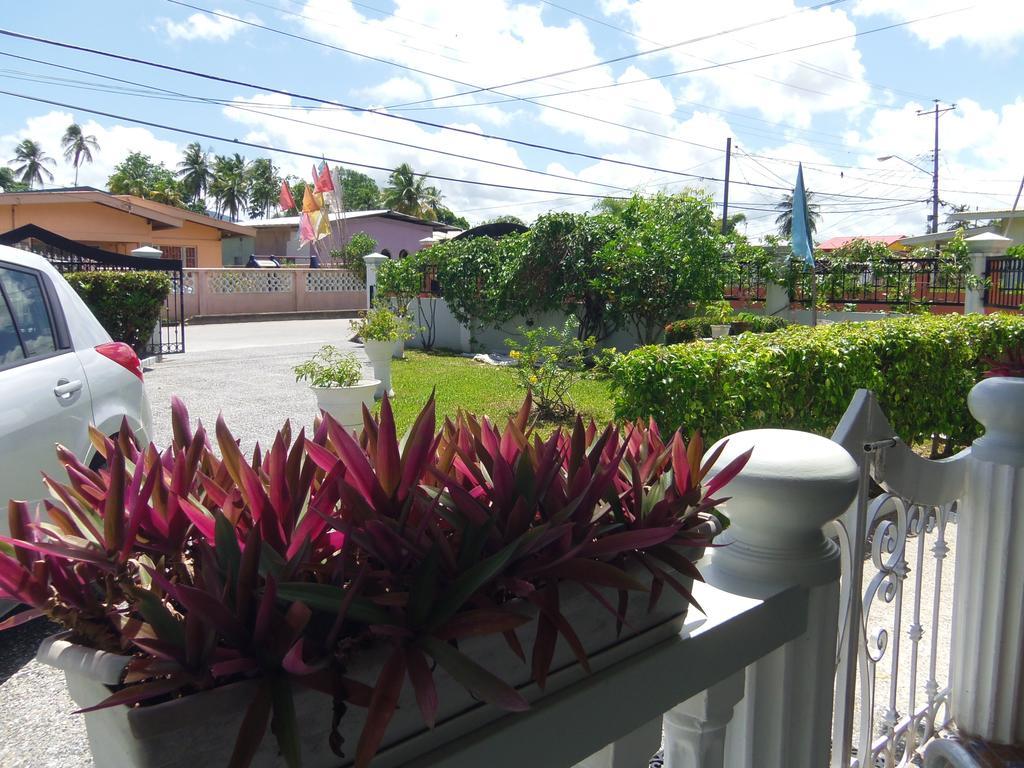 Airport Inn Piarco Bagian luar foto